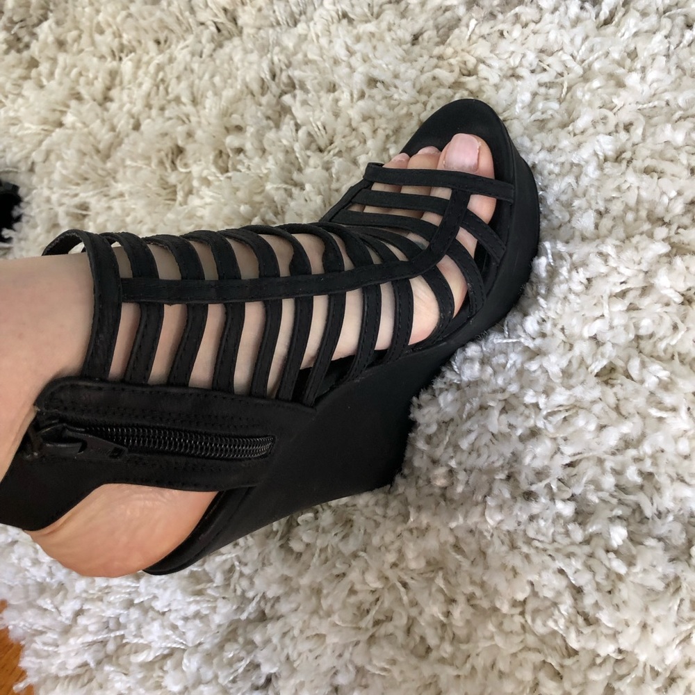 Black mossimo cage wedges